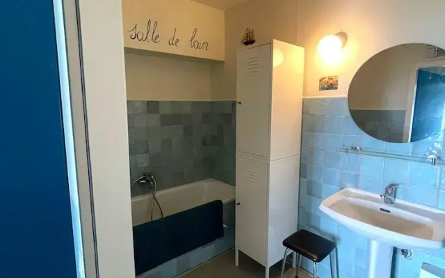 Cozy One-bedroom Apartment With sea View