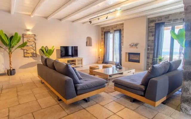 Luxury Villa Delphinus - Allparos Villas