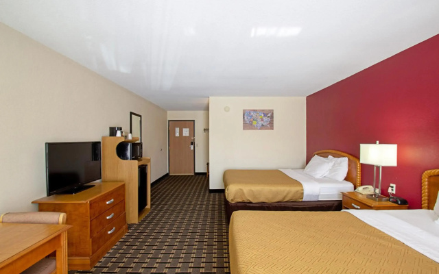 Econo Lodge Inn & Suites Wisconsin Dells