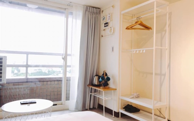 Taipei Apt.4 MRT Ximen Station Suite