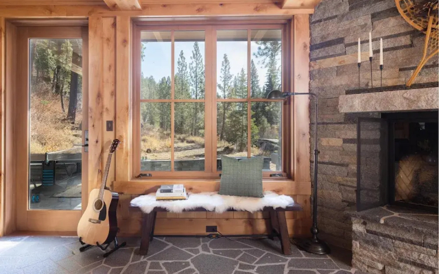 Hunter by AvantStay | Riverfront Cabin w/ Prvt Cottage | 10Mins from Squaw