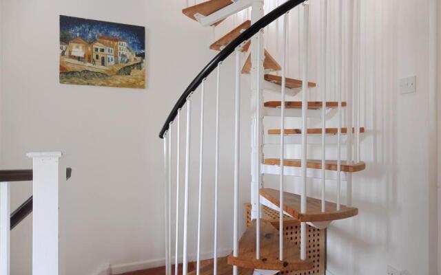 2 Kersbrook Gardens