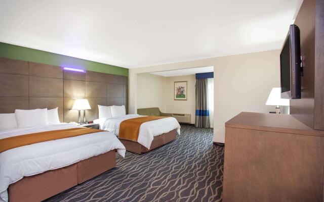 Travelodge Inn & Suites by Wyndham Anaheim on Disneyland Dr