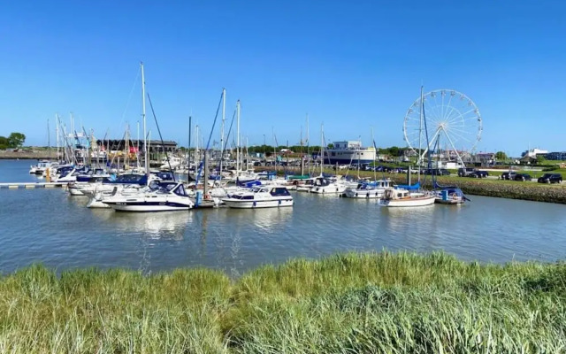 Near the North Sea Modern Retreat