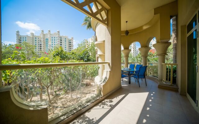 Luton Vacation Homes - Shoreline Apartment with Beach access