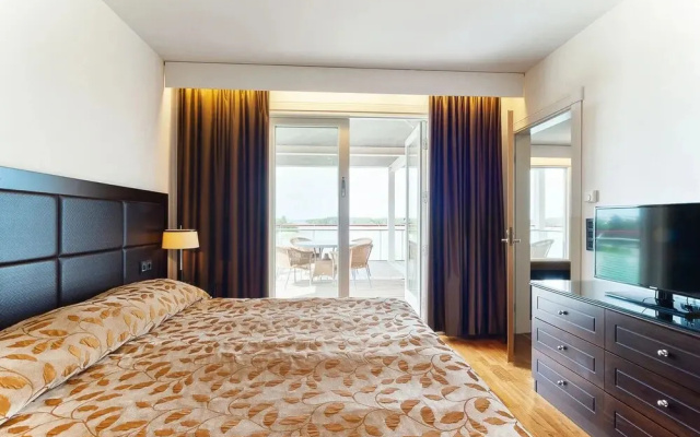 Sunborn Yacht Hotel