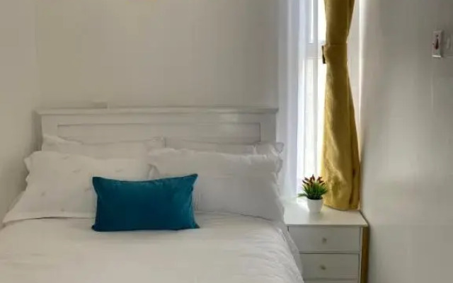 Lyshima’s Cozy Studio