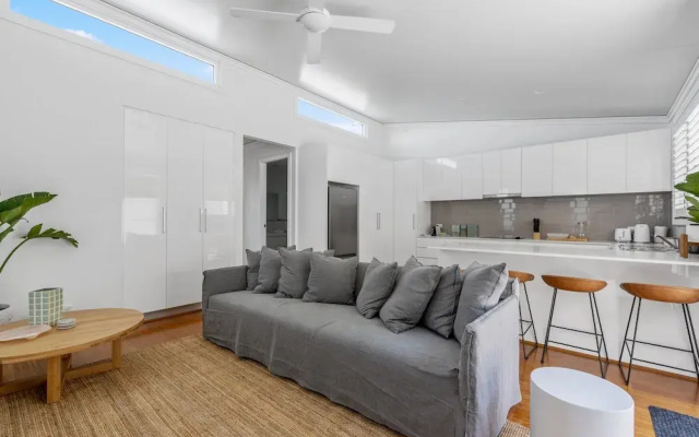 Relaxing 2-bed Home Close to Beaches and Parks
