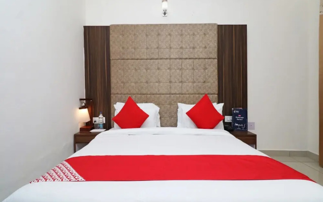 OYO 25076 Omang Hotel