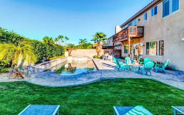Palm Grove by AvantStay | 15mins From Coachella - Desert Villa - Sleeps 14