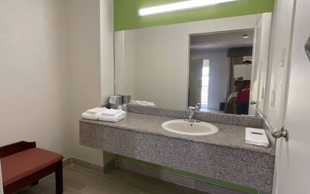 Executive Inn & Suites