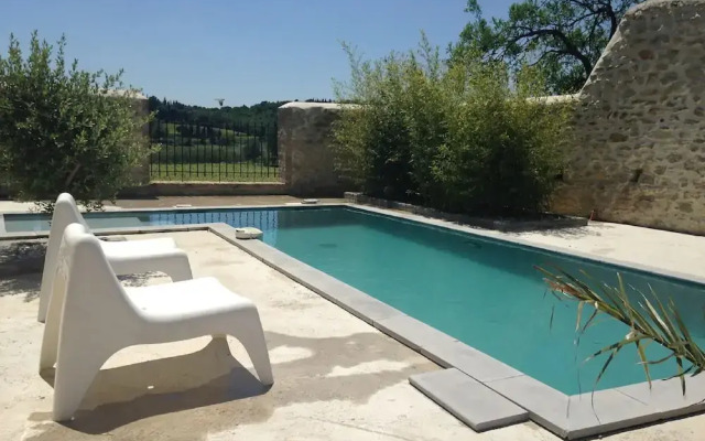 Serene Holiday Home in Domazan With Private Swimming Pool