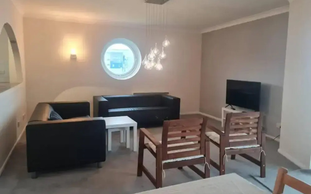 Beautiful 3-bed Apartment in Swansea