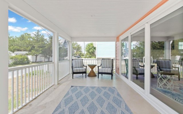 Beach Avenue 23
