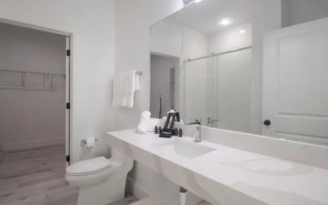 Handsboro Pointe Condo & Suites