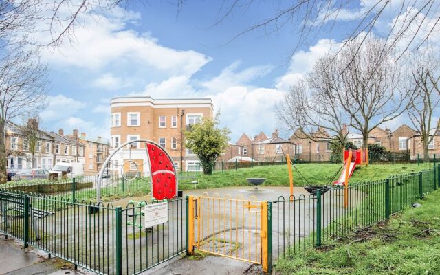 Quaint Holiday Home in London Near Tower Bridge