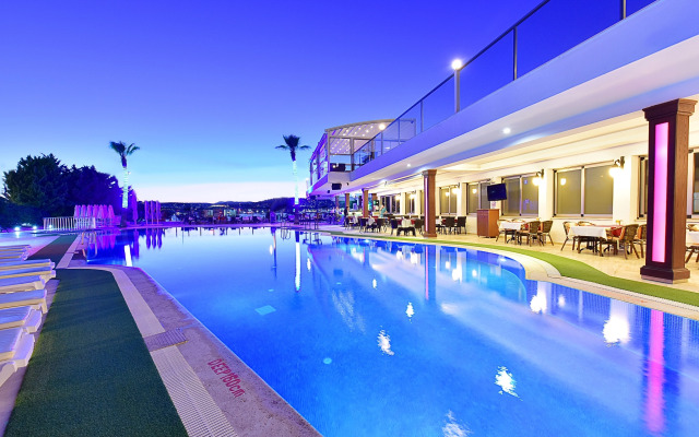 Tropicana Beach Hotel