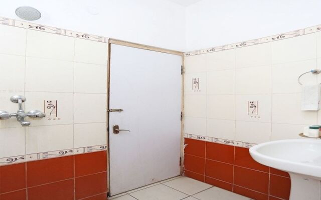 OYO 4406 Hotel Arya Palace