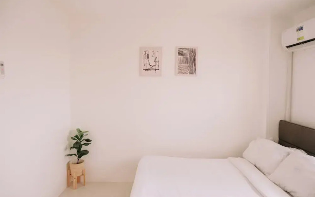 Chic & Cozy Metro Hideout