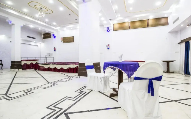 FabHotel Mayfair Inn
