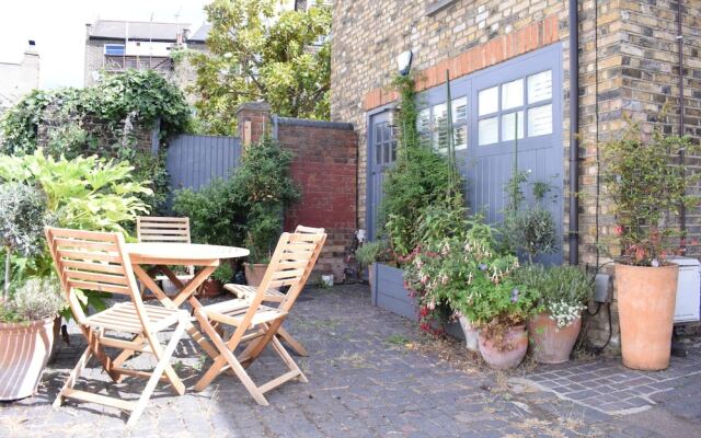 Beautiful 1 Bedroom House in East London