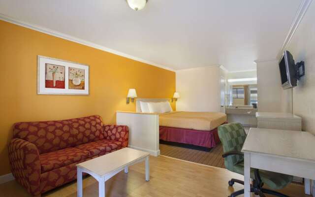 Travelodge by Wyndham Lemoore Near Naval Air Station