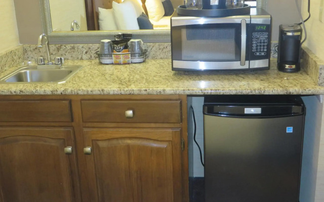 Ivy Court Inn & Suites