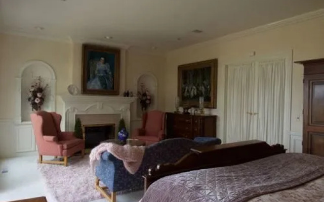 Sea Mist Waterfront Inn