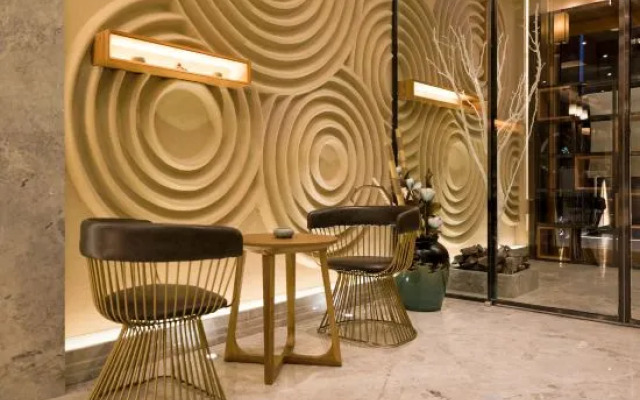 Elong Anyun Hotel (Shanghai Lujiazui Minsheng Road Subway Station)