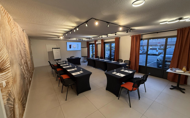 Kyriad Marseille - Vitrolles Aéroport