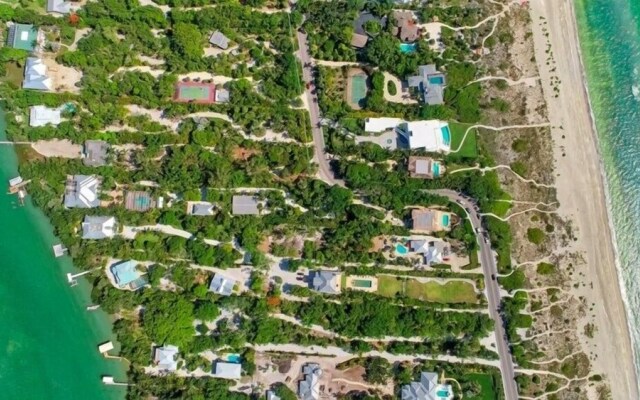 Baybarlyn 4 Bedroom Home by RedAwning