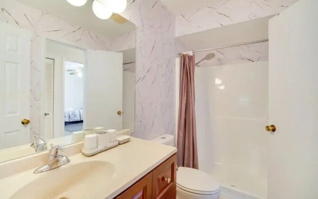 Family-friendly Home on Lake Tulane: Great Views!