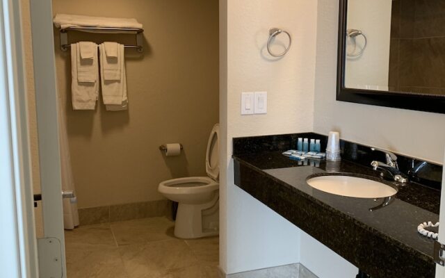 Apple Valley Hotel & Lodge