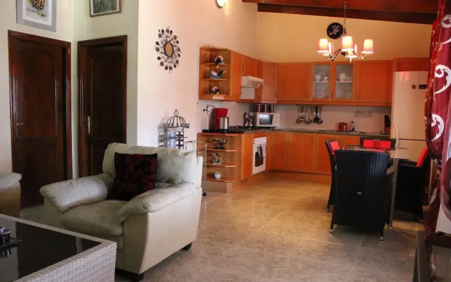 Beautiful 2-bed Bungalow in Parque Holandés