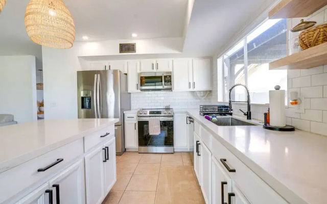 Outdoor Oasis! Mtn-view Desert Getaway in Phoenix