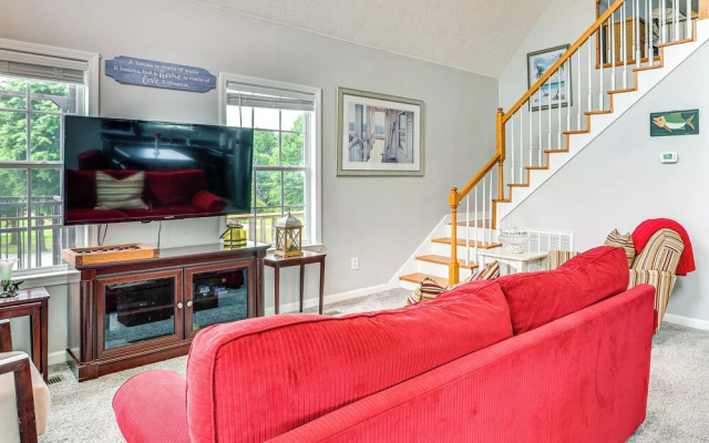 Tennessee River Retreat: Multi-level Deck & Views