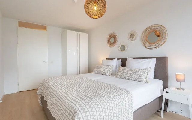 Spacious Apartment in Den Haag near Sea Beach