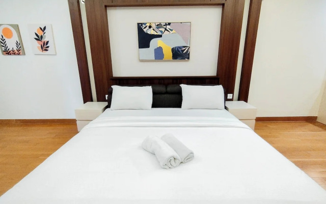 2Br Luxurious And Spacious Apartment At One East Penthouse Residence