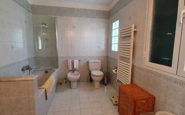 1 Bed Flat - Sleeps 2 - Parking - Wifi