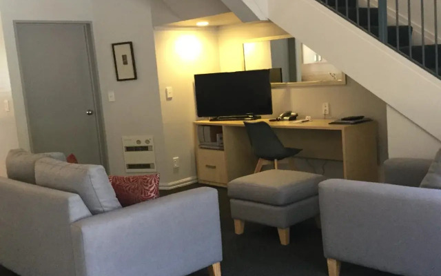 Aubyn Court Spa Motel