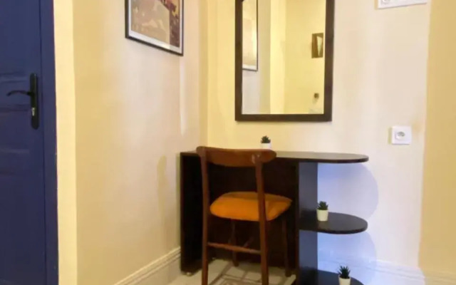 Comfy Colonial Apartments