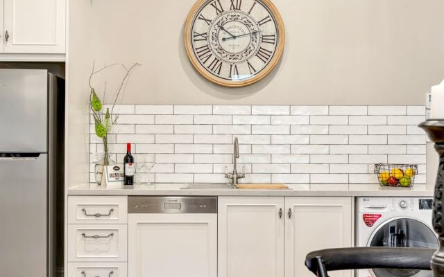 Grandview Accommodation - The Elm Tree Apartments