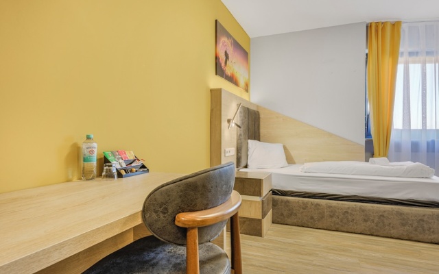 XZLLENZ Hotel