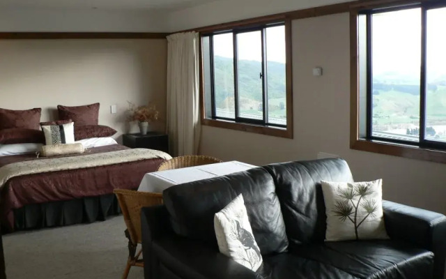 Hillside Hotel and Nature Resort