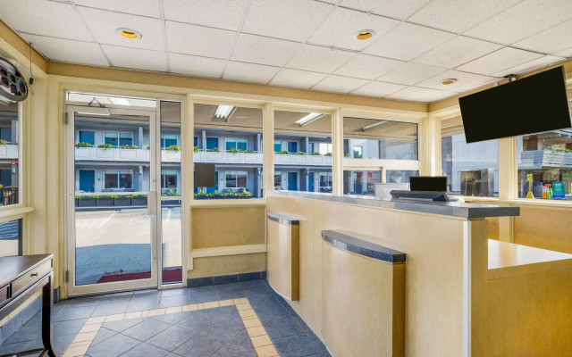 Travelodge by Wyndham Niagara Falls at the Falls