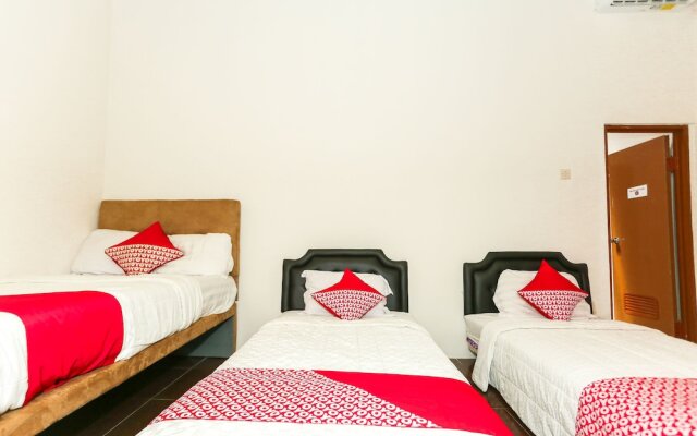 Kampoeng Osing Syariah Guesthouse by OYO Rooms