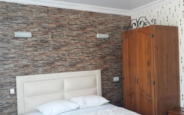 Palmyra Hotel & Sky Lounge