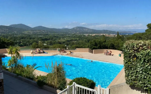 Studio rénové avec piscine proche Saint-Tropez