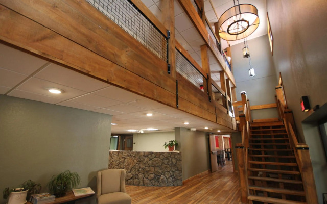 Blackstone Lodge & Suites