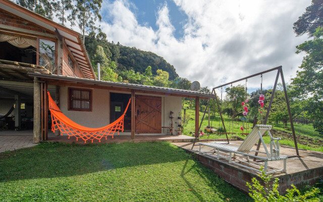 Charmosa casa na serra em Canela EMC1220